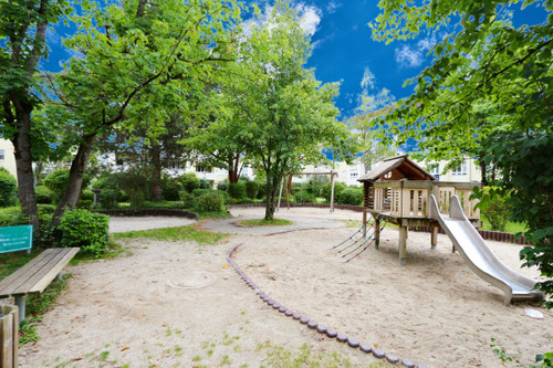 Wohnanlage Spielplatz - 