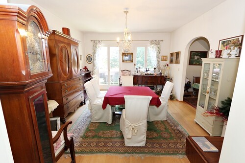 Wohnzimmer nach außen - Dachgeschoßwohnung mit 86,00 m&sup2; in Starnberg zum Kaufen