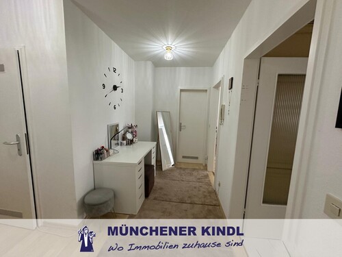 Flur - 2 Zimmer Etagenwohnung zum Kaufen in Unterhaching