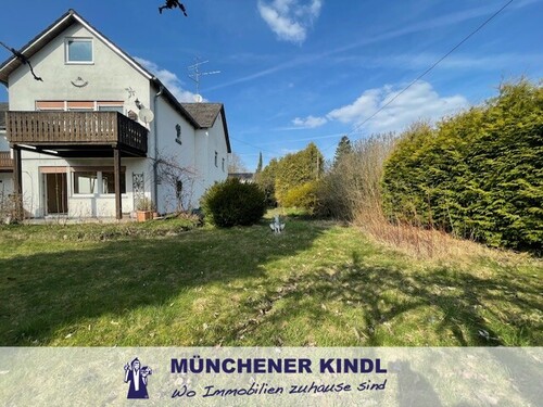 Hausansicht - Rarität in Ismaning: Doppelhaushälfte auf 850 m² Traumgrundstück mit Potenzial