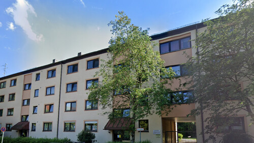 Gesamthäuserfront - 2 Zimmer Etagenwohnung in München