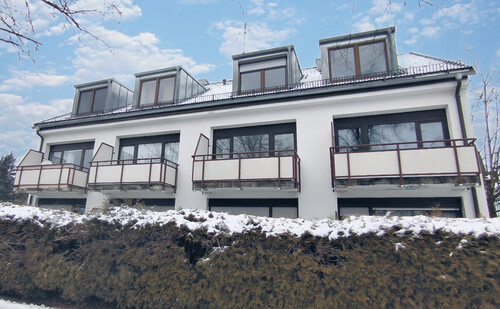 Hausansicht - **Oben ist es am schönsten** charmantes APARTMENT im Dachgeschoss ** möbliert !! BEZUGSFREI !!