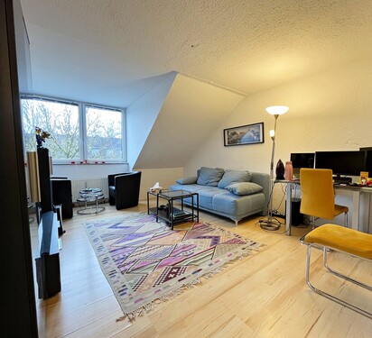 Wohnzimmer nach außen - 1.5 Zimmer Wohnanlage zum Kaufen in München