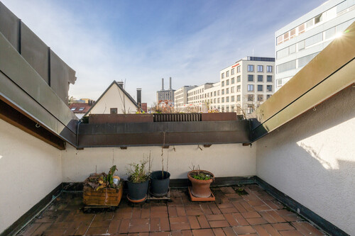 Loggia - Mehrfamilienhaus, Wohnhaus mit 112,00 m² in München zum Kaufen