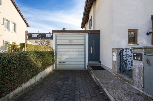 Garage - 5 Zimmer Mehrfamilienhaus, Wohnhaus in München