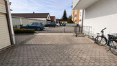 Parkplätze rückwärtig - 