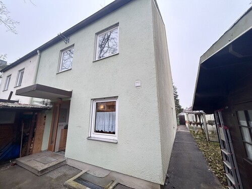 Hausrückseite Eingang - 6 Zimmer Doppelhaushälfte zum Kaufen in Fürstenfeldbruck