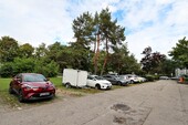 Parkplatz mit Schranke - 