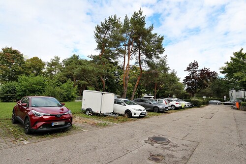 Parkplatz mit Schranke - 