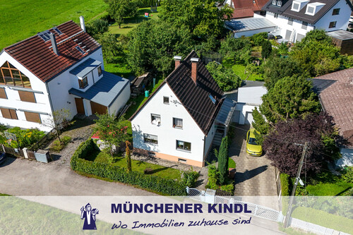 Altbestand - • PLATZ FÜR IHRE ZUKUNFT – GRUNDSTÜCK MIT ALTBESTAND IN RUHIGER LAGE •