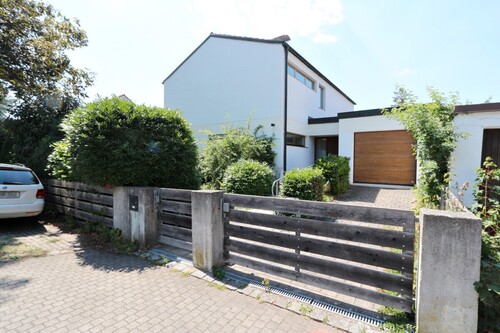 Haus_Eingang_Zufahrt - 