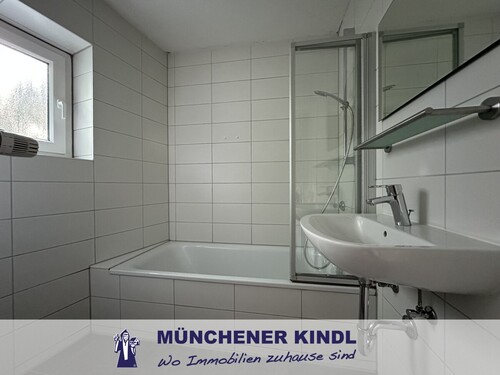 Badezimmer - 3 Zimmer Etagenwohnung in München