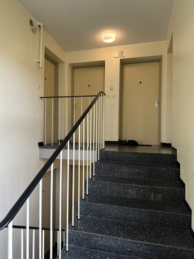 Treppenhaus - 1 Zimmer Etagenwohnung zum Kaufen in München