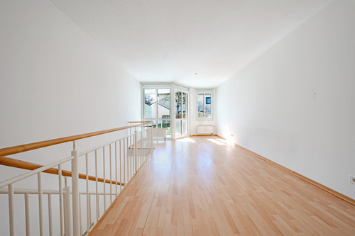 Wohnzimmer - 2 Zimmer Maisonettenwohnung zum Kaufen in München