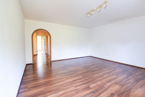 Blick vom Balkon auf das Wohnzimmer - 