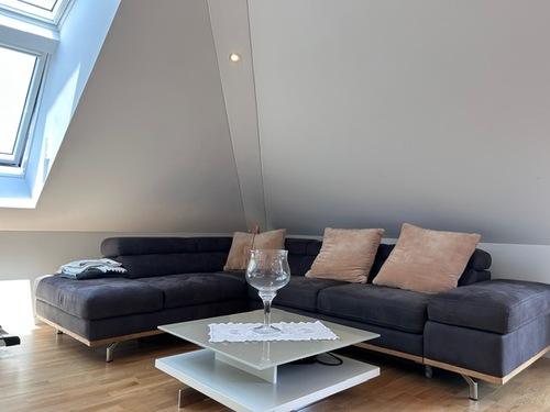 Wohnzimmer - 2 Zimmer Dachgeschoßwohnung zum Kaufen in Karlsfeld
