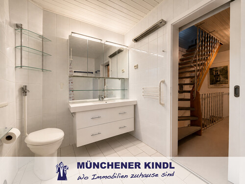 Sonnenwend Str. 20 - Badezimmer 1. OG - 5 Zimmer Doppelhaushälfte in Gauting