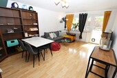 Wohnzimmer nach außen - Etagenwohnung mit 74,00 m² in München zum Kaufen