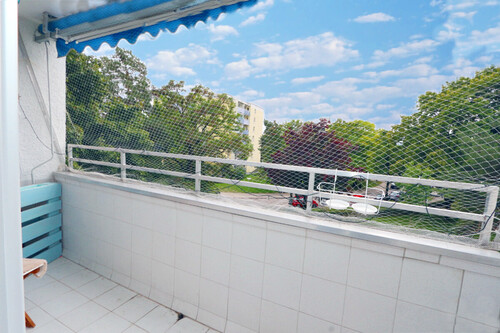 * Blick ins Grüne * - **Blick ins Grüne** ruhige 3-Zimmer-Wohnung **sonniger Balkon** nahe S- und U-Bahn !! bezugsfrei !!