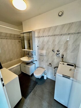 Bad - 2 Zimmer Etagenwohnung in Germering