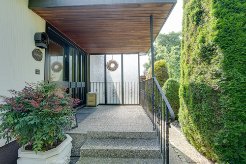 Hauseingang - Einfamilienhaus mit 184,50 m² in Gröbenzell zum Kaufen