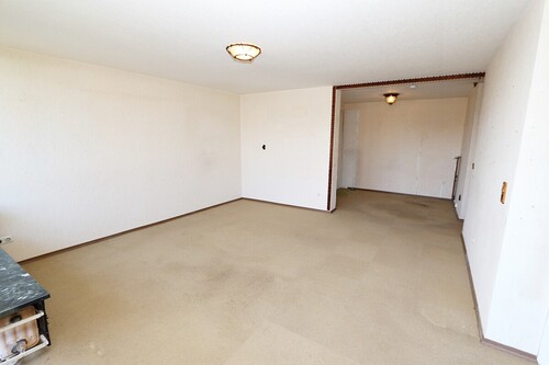 Wohnzimmer_nach innen - Etagenwohnung mit 62,00 m&sup2; in Germering zum Kaufen
