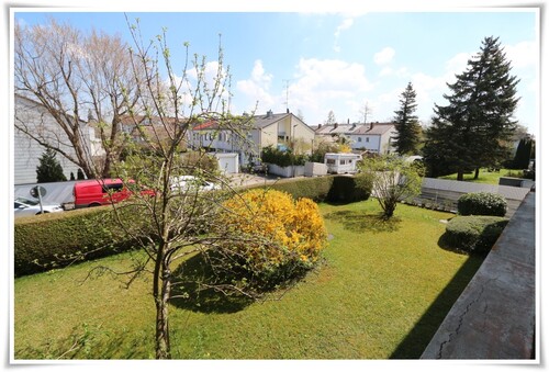 ** Gute Aussichten ** - * im Dornröschenschlaf * renovierungsbedürftige 2-Zimmer-Wohnung * 2 sonnige Balkone * 1 Stellplatz