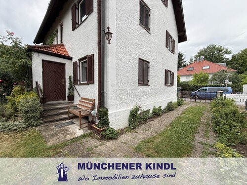 Hausansicht - • Handwerker oder Projektentwickler aufgepasst! DHH mit Kernsanierungsbedarf •