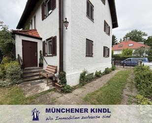 • Handwerker oder Projektentwickler aufgepasst! DHH mit Kernsanierungsbedarf • - München