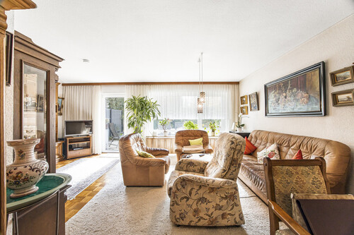 Wohnzimmer - 6.5 Zimmer Reihenendhaus zum Kaufen in Baldham