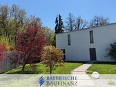 *STRASSENANSICHT* - • PURISTISCHE VILLA IN MODERNEM BAUHAUS-INDUSTRIE-DESIGN • RUHIGE SÜDLAGE IN STARNBERG-SÖCKING •