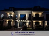 ***Hausansicht bei Nacht*** - 2 Zimmer Dachgeschoßwohnung zum Kaufen in Karlsfeld