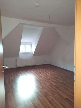 Wohnzimmer - 2 Zimmer Dachgeschoßwohnung zur Miete in Burg