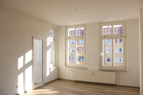 Wohnzimmer - Appartement mit 74,21 m² in Magdeburg zur Miete