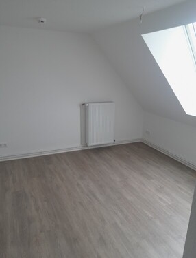 Zimmer 2 - Dachgeschoßwohnung mit 37,76 m² in Alfeld zur Miete