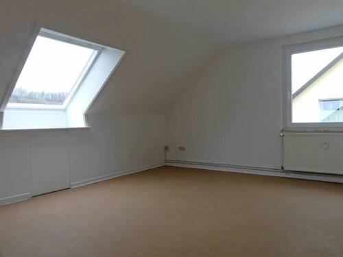 Wohnzimmer - 4 Zimmer Dachgeschoßwohnung in Alfeld