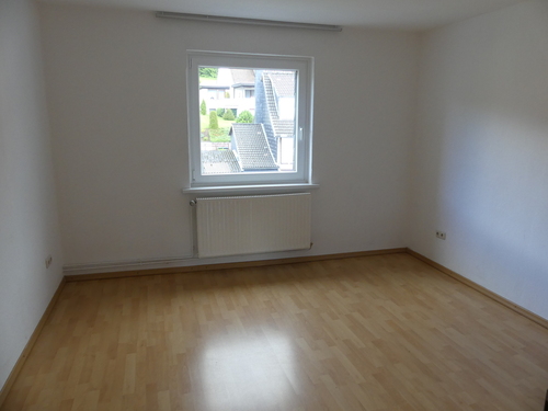 Zimmer - Dachgeschoßwohnung mit 59,83 m&sup2; in Alfeld zur Miete