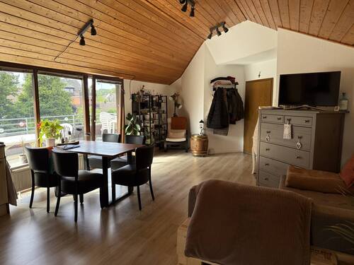 Wohnraum mit offener Küche - 2 Zimmer Dachgeschoßwohnung in Roetgen