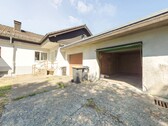Auffahrt / Garage - 