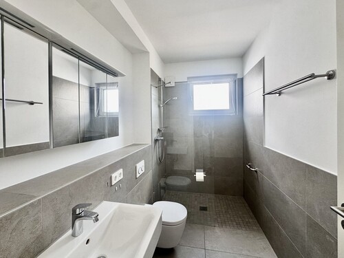 Badezimmer - Etagenwohnung mit 62,00 m&sup2; in Aachen / Eilendorf zur Miete