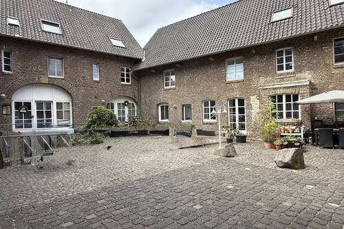 Innenhof - *** WEDOW *** Charmante Maisonettewohnung mit Terrasse im Innenhof