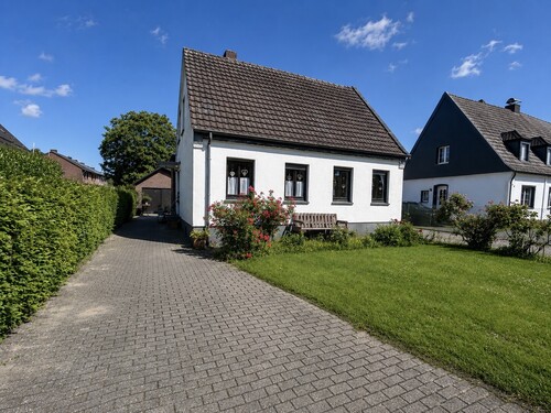 Hausfront - 5 Zimmer Einfamilienhaus zum Kaufen in Kempen