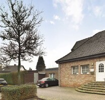 Kohlscheid – Einzugsfertiges, modernes und vollmöbliertes Einfamilienhaus mit Pool und Saunahaus - Herzogenrath