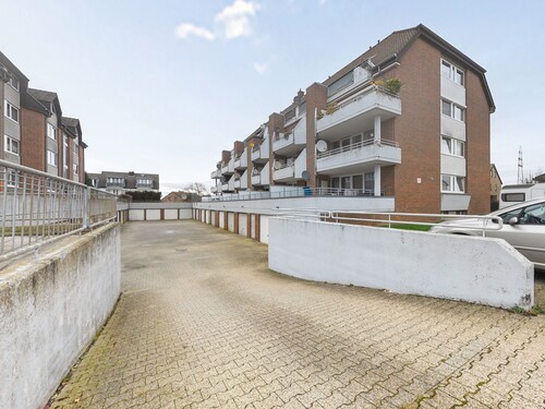 Garagenzufahrt - Etagenwohnung mit 87,39 m² in Herzogenrath zum Kaufen