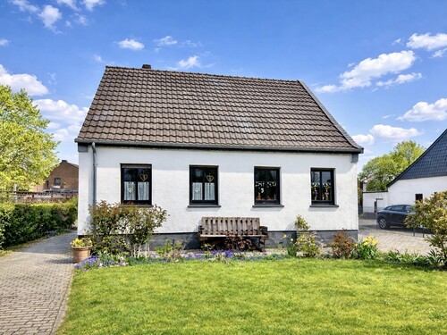 Hausansicht - Kempen - Haus sucht glückliche Familie
