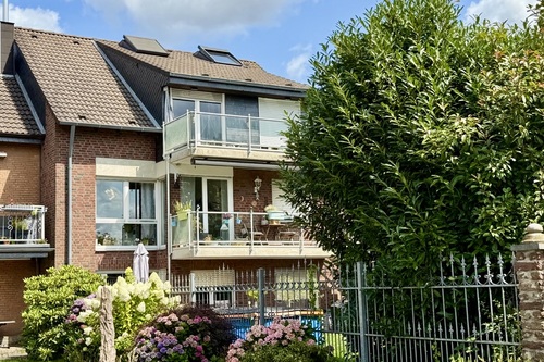 Ansicht - *** WEDOW *** Zweifamilienhaus mit Balkon, Garten & Stellplätzen – Wohnen & Investieren