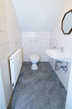 Toilette - 1- Zimmerwohnung mit 35,00 m&sup2; in Trautskirchen zur Miete