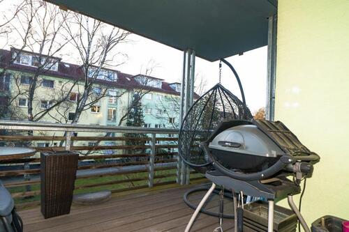 Balkon - Aufwendig sanierte, familiengerechte Wohnung in ruhiger Lage.