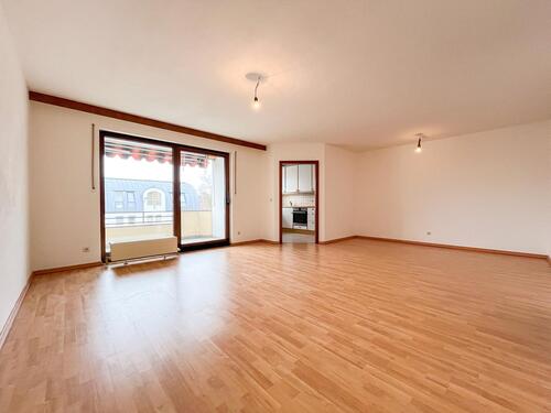 Wohnen - Freistehende Wohnung mit großem Balkon!