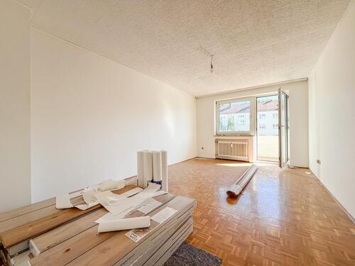 Wohnen - Leerstehend! Renovierungsbedürftige Wohnung mit Balkon in Nürnberger Nordstadt